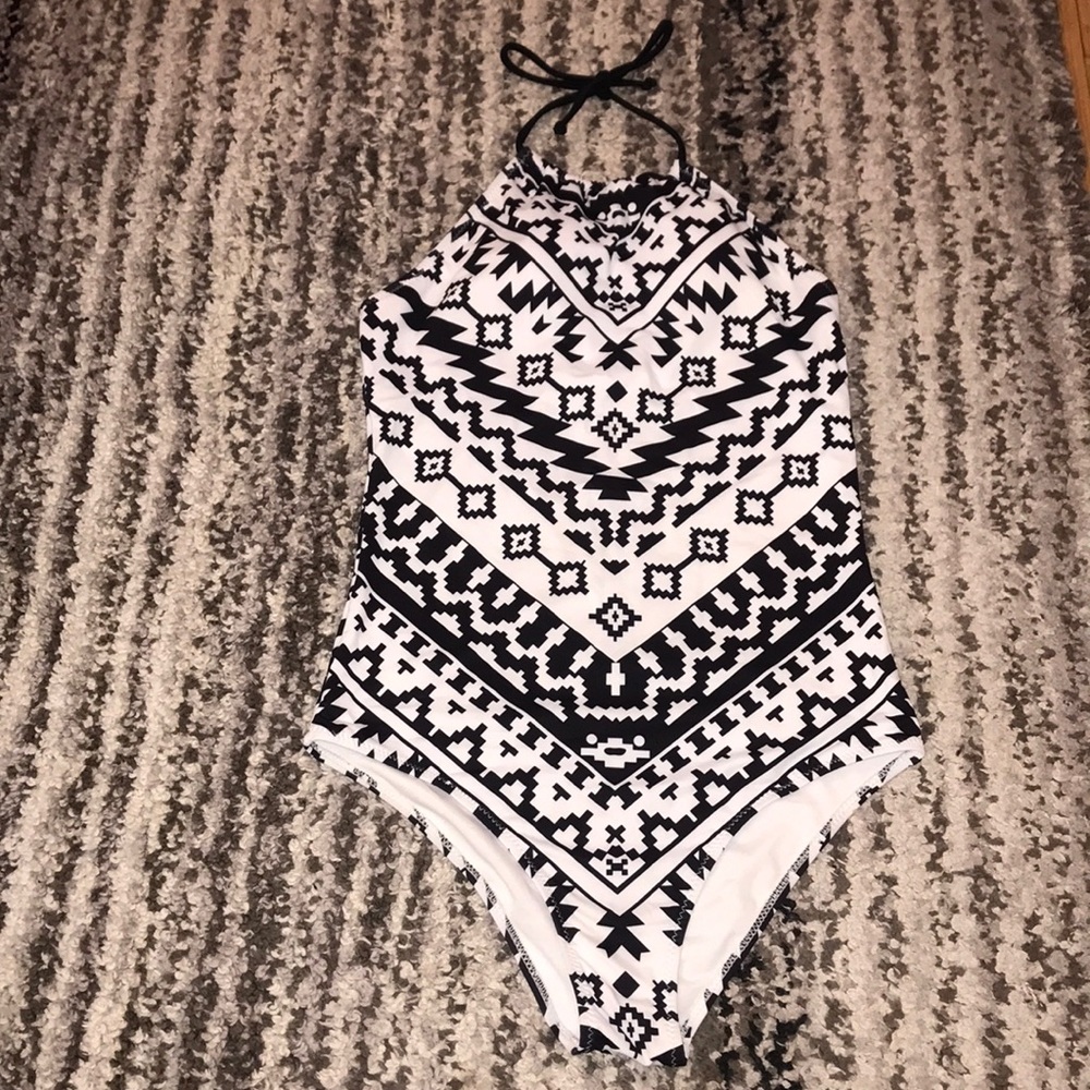 ♥️SALE♥️ - Black and White bathing suit!